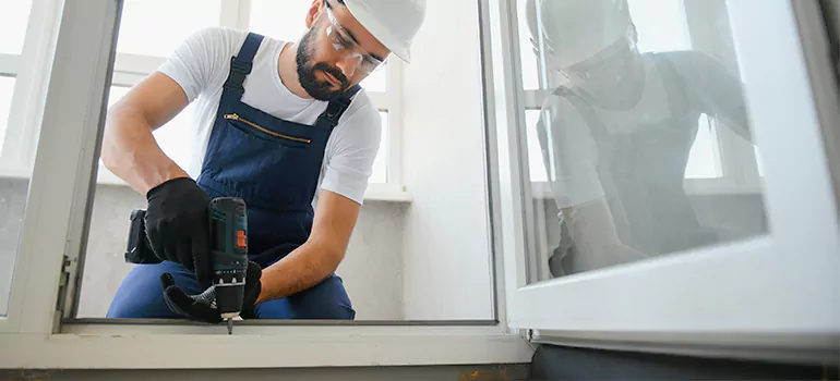Replace Broken Window Pane in Sarasota Springs, FL