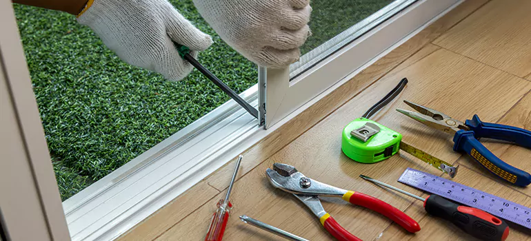 Window Hinge Repair in Sarasota Springs, FL